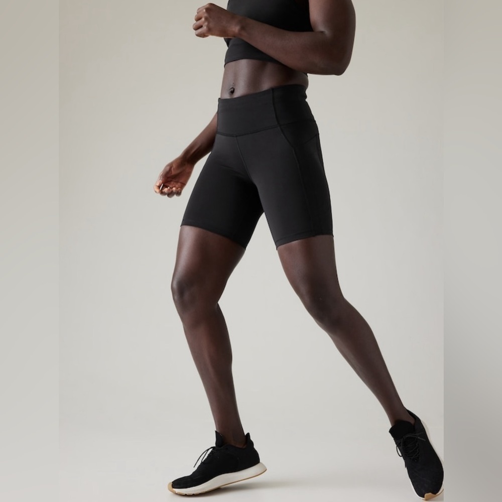 NWT Athleta Ultimate Stash II 7” Black Short Size XS.